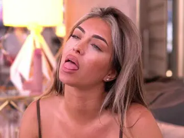 EmmaEmber  live sex cam