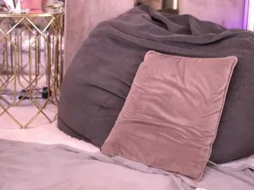 EmmaEmber  live sex cam
