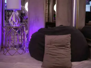 EmmaEmber  live sex cam