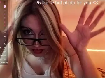 RosemaryTrundle  live sex cam