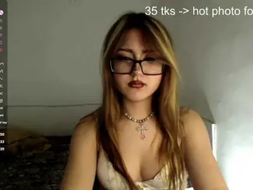 RosemaryTrundle  live sex cam