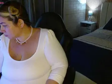 Bella-savati  live sex cam