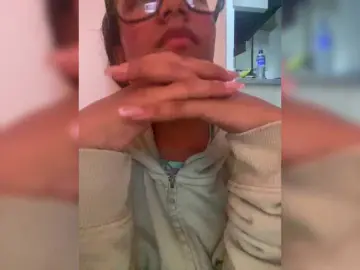 Alahia  live sex cam