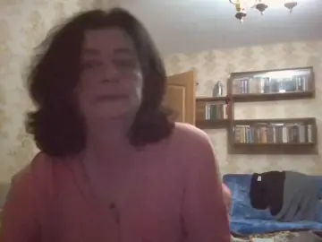 Krisshurdlove  live sex cam