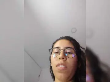 Skinny333  live sex cam