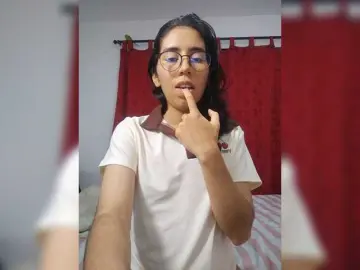 Skinny333  live sex cam