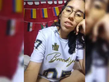 Skinny333  live sex cam