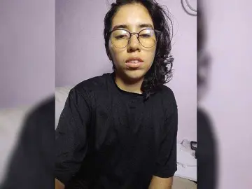 Skinny333  live sex cam