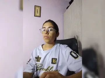 Skinny333  live sex cam