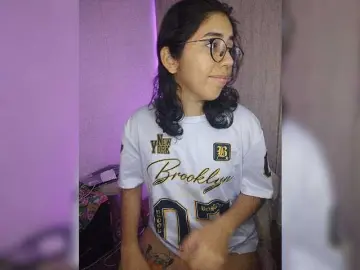 Skinny333  live sex cam