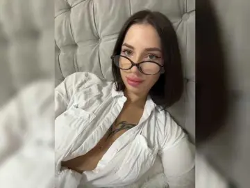 BabyDarii  live sex cam