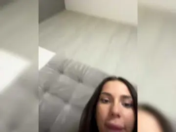 BabyDarii  live sex cam