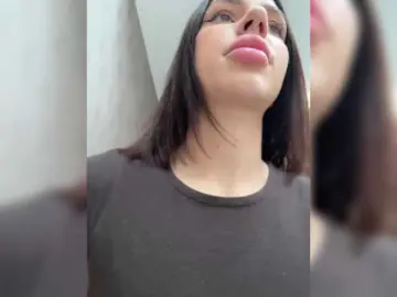 BabyDarii  live sex cam