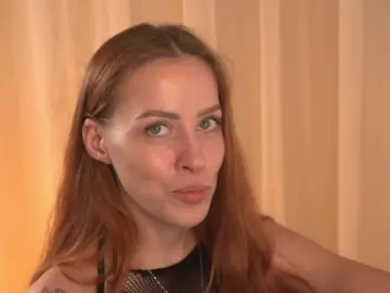 BlackWidow22  live sex cam