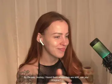 BlackWidow22  live sex cam