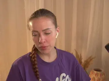 BlackWidow22  live sex cam