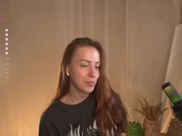 BlackWidow22  live sex cam