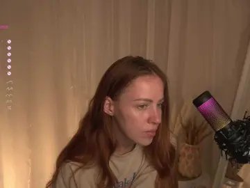 BlackWidow22  live sex cam