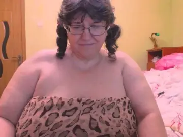 HugeTitsXXX  live sex cam