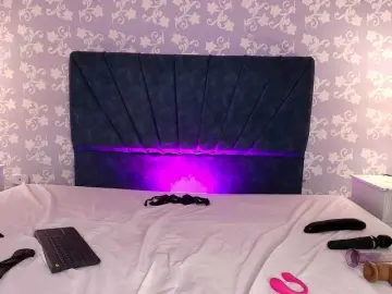 LittleKloe  live sex cam