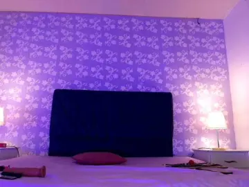 LittleKloe  live sex cam