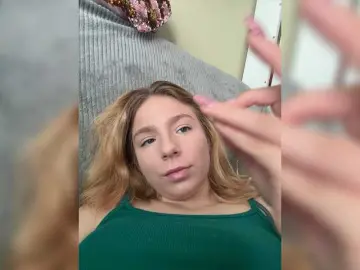 Helga21000  live sex cam