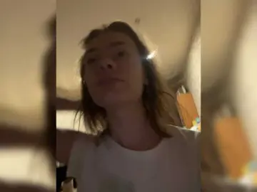 18YoungPussy18  live sex cam