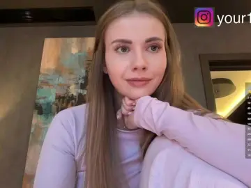 -VikkiL0vesCheese-  live sex cam