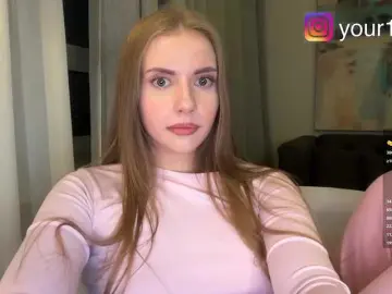 -VikkiL0vesCheese-  live sex cam