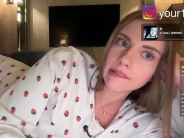 -VikkiL0vesCheese-  live sex cam