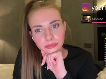 -VikkiL0vesCheese-  live sex cam