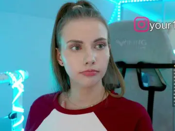 -VikkiL0vesCheese-  live sex cam