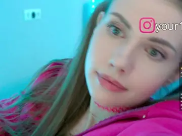 -VikkiL0vesCheese-  live sex cam