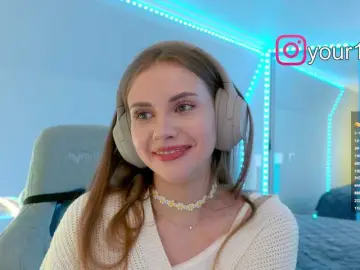 -VikkiL0vesCheese-  live sex cam