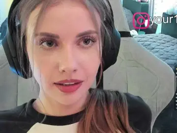 -VikkiL0vesCheese-  live sex cam