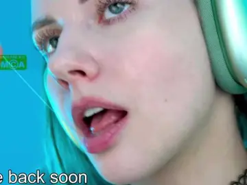 -VikkiL0vesCheese-  live sex cam