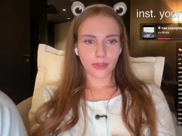 -VikkiL0vesCheese-  live sex cam