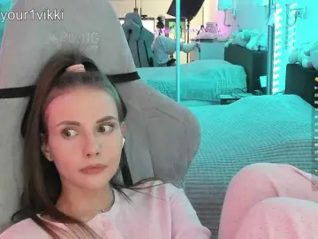 -VikkiL0vesCheese-  live sex cam