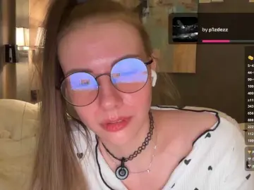 -VikkiL0vesCheese-  live sex cam