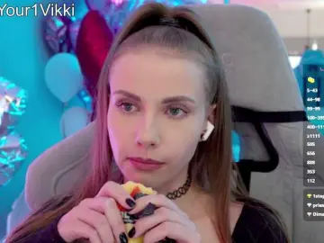 -VikkiL0vesCheese-  live sex cam