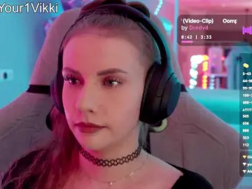 -VikkiL0vesCheese-  live sex cam
