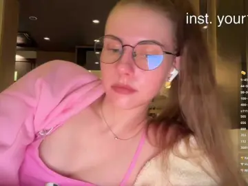 -VikkiL0vesCheese-  live sex cam