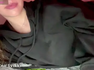 -VikkiL0vesCheese-  live sex cam