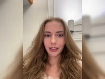 -VikkiL0vesCheese-  live sex cam