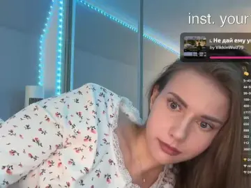 -VikkiL0vesCheese-  live sex cam