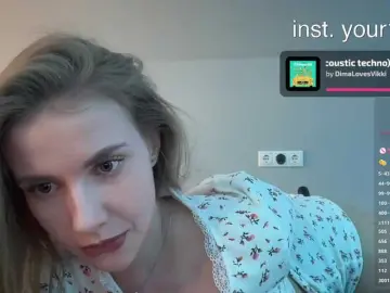 -VikkiL0vesCheese-  live sex cam