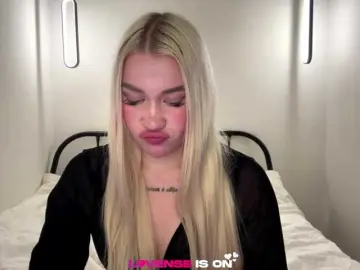 KatieGlow  live sex cam