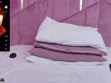 SelenaDaze  live sex cam