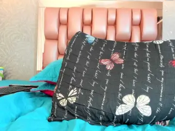 KOURTNEY-  live sex cam