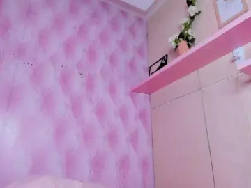 TaniaBellini  live sex cam